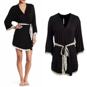 NWT Honeydew Intimates Lace Trim Lingerie Robe in Black
